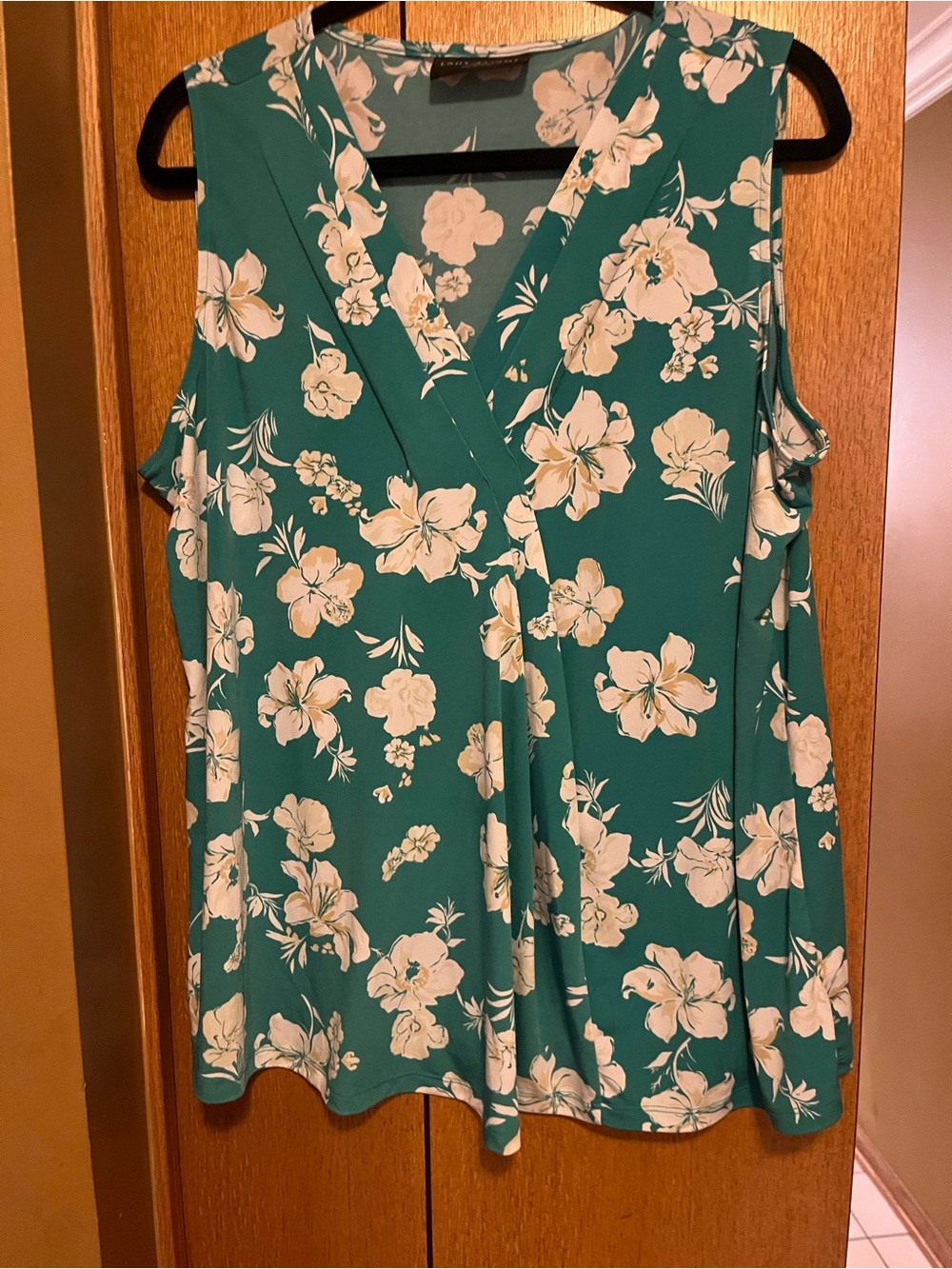 Lane Bryant 14/16 Teal & White Floral V-Neck Sleeveless Camisole like new